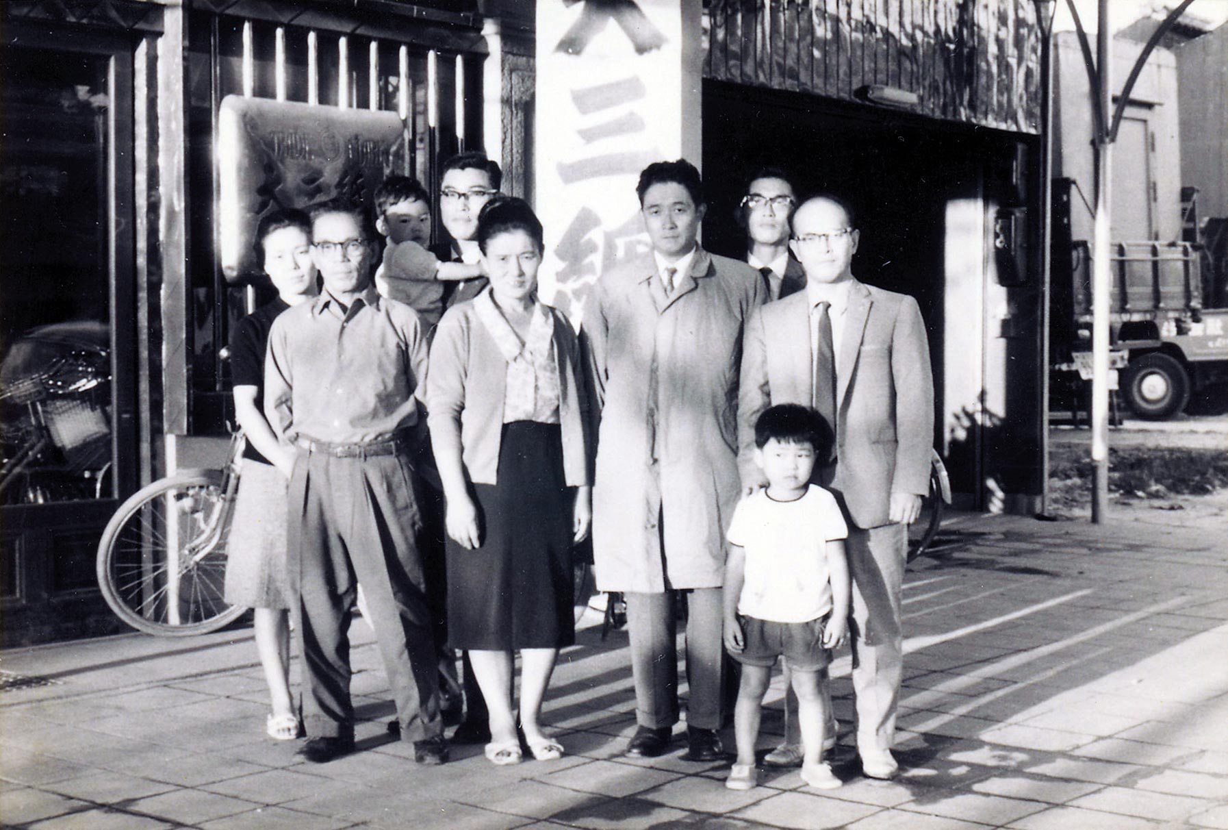 株式会社松井洋紙店から現商号大三紙業株式会社に改組